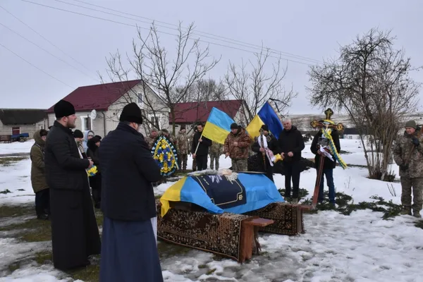 Через пів року після загибелі: Волинь попрощалася з воїном Юрієм Коновалом (фото)