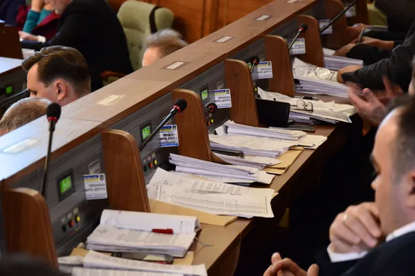 Алкоголь, неповага та ворожнеча під час сесії Волиньради (фото)