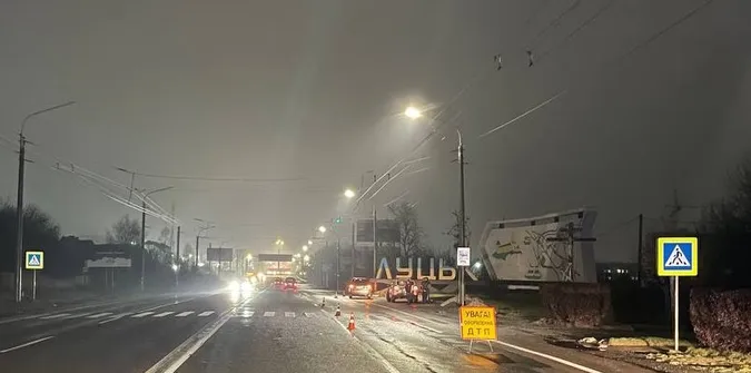 На в'їзді до Луцька легковик збив на переході 19-річну дівчину (фото)