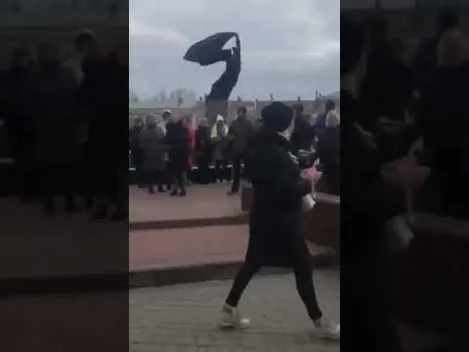 В окупованому Бердянську люди співають Гімн перед носом у ворога (відео)
