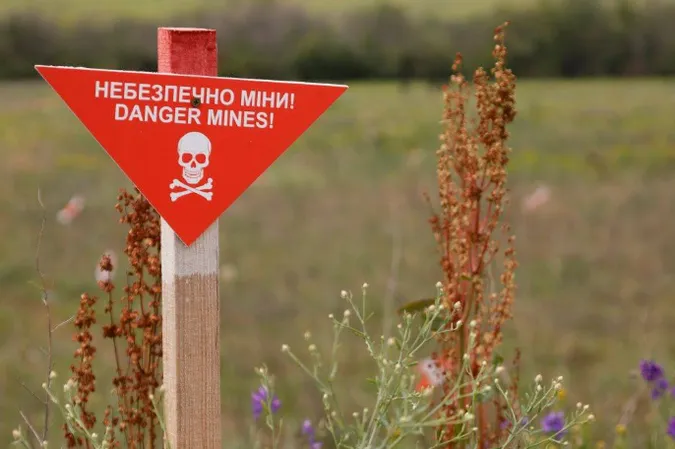 Волинські сапери розміновують поля на сході України (фото)