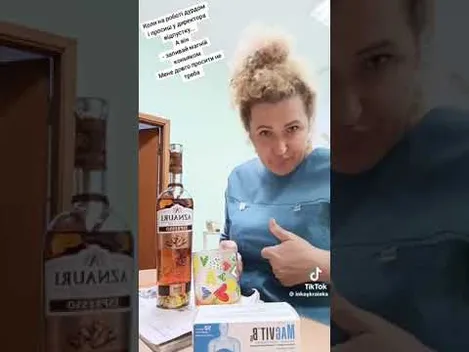 Пила і знімала TikTok на робочому місці: на Волині – скандал з депутаткою (відео)