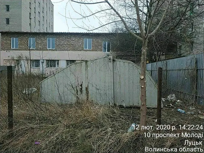 На Молоді в Луцьку демонтують огорожі й гаражі (фото)