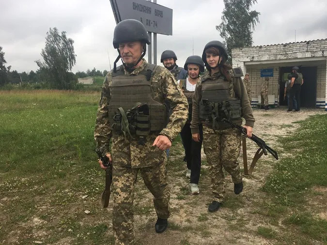 Губернатор Волині стріляє з «калаша» (фото, відео)