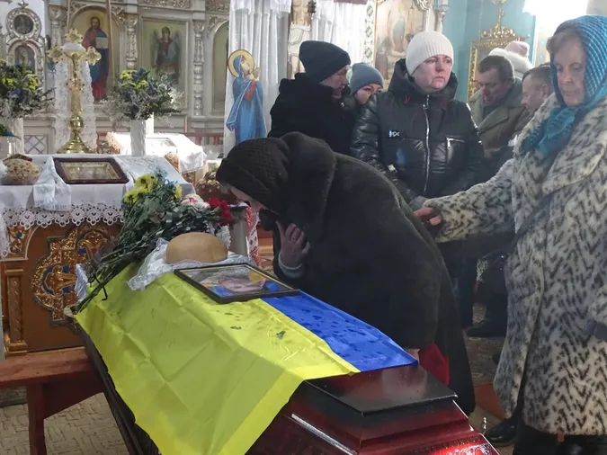 Востаннє додому: на Волині попрощалися з загиблим на Сумщині воїном Павлом Фіщуком