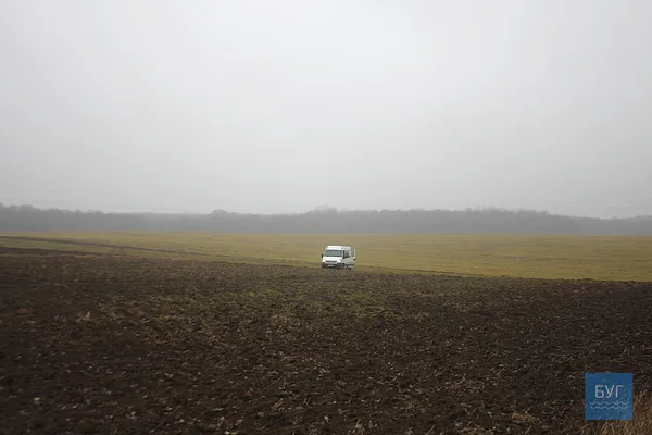 Перекриття дороги на Волині: водії об’їжджали полями і застрягали там