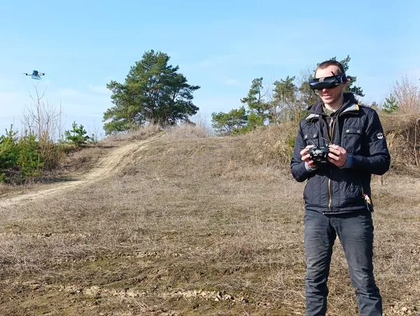 Як в Луцьку працює школа FPV-пілотування і чого навчають (відео)