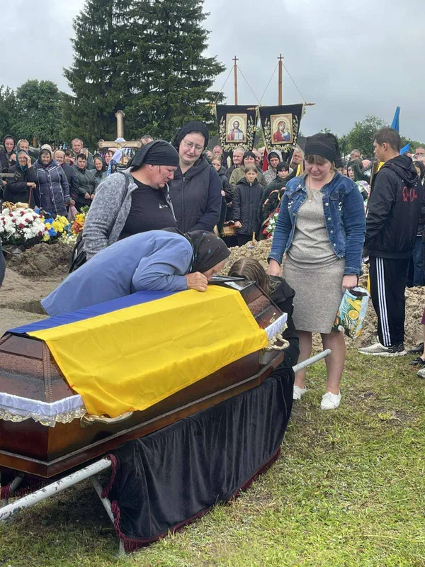 На Волині провели в останню дорогу полеглого воїна Віктора Копетюка (фото)