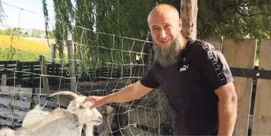 Свинка Пепа, нутрія Олег і будиночок із бджолами: як ветеран війни створив унікальний рекреаційний простір