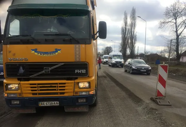 На Волині почали класти асфальт на автодорозі в напрямку Ковеля (фото)