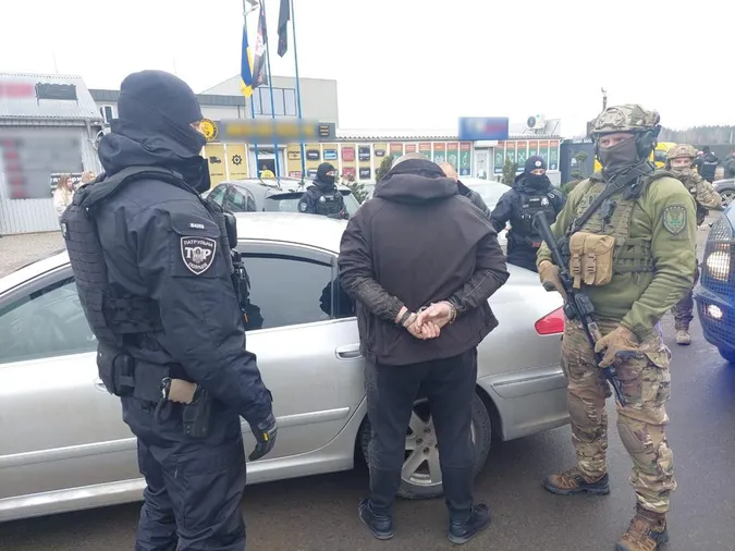 На Волині ухилянтам за $10 000 допомагали виїжджати до ЄС (фото, відео)
