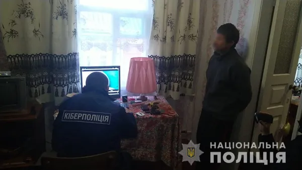 Чоловіка, який ґвалтував своїх неповнолітніх доньок, взяли під варту (відео)
