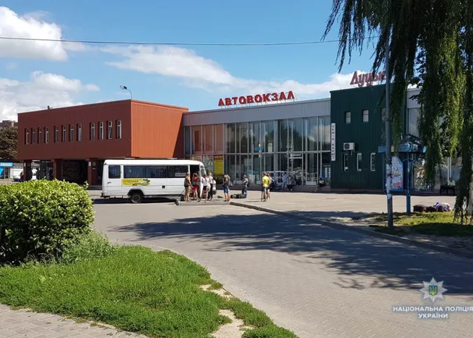 Патрульні перевірили на дотримання карантину перевізників на автостанції Луцька