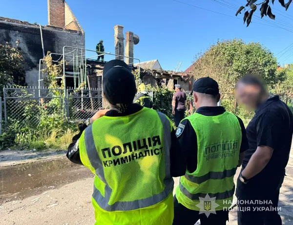 У Луцьку поліція документує пошкодження внаслідок нічної атаки росіян (фото)