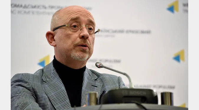 Російські війська оточують Україну, – Міністр оборони Резніков (відео)