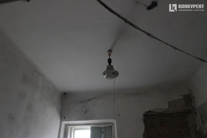 Тлін і руйнування: як виглядає всередині покинута будівля ковельської амбулаторії (фото)