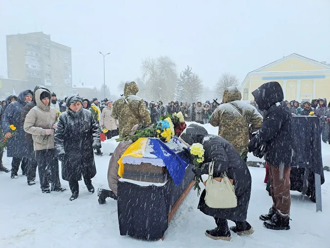 Був світлою людиною: у Ковелі попрощалися із воїном Дмитром Колядою (фото)