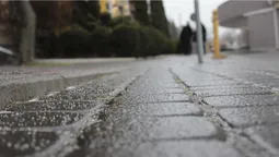 Як у Луцьку борються з ожеледицею (фото)