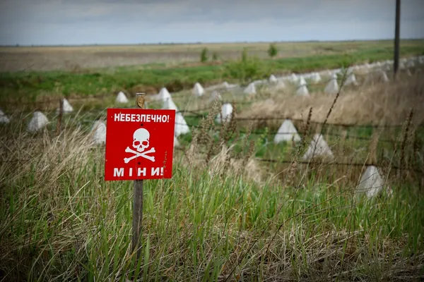 Мінні поля та непрохідні болота: що відбувається на кордоні з Білоруссю (фото)