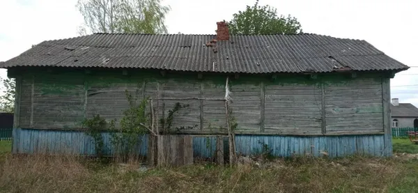 За ціною старого авто: на Волині продають з молотка сільський клуб 1950-х років (фото)