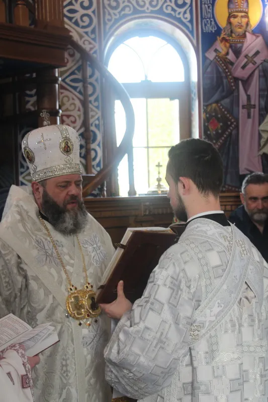 У Луцькій цвинтарній церкві освятили нові розписи (фото)