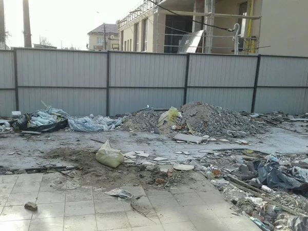 Підприємця змусили прибрати територію, де був ринок «Львівський» (фото) 