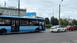 У Луцьку «нова» маршрутка «наздогнала» стару «Славуту» (фото)