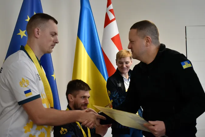 Голова Волинської ОДА Іван Рудницький нагородив ветеранів – учасників Invictus Games 2025 (фото)