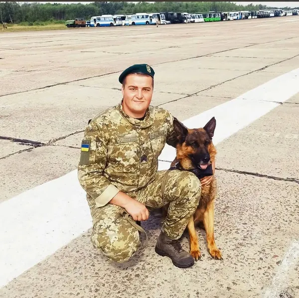 Шукає міни та прибирає сміття: незвичайна історія прикордонної собаки з Волині (фото)