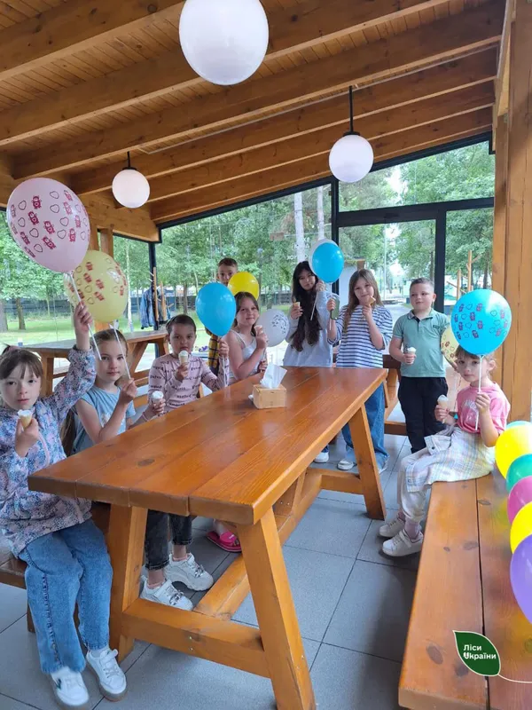 В екокомплексі «Лісовичок» на Волині сьогодні усіх дітей пригощають морозивом (фото)