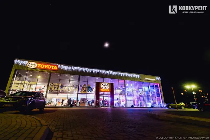 Луцький автосалон провів помпезну презентацію кросовера Toyota RAV4