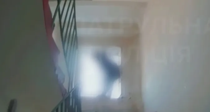 У Луцьку чоловік хотів покінчити з життям, вистрибнувши з вікна (відео)