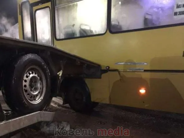 У Ковелі маршрутка зачепила евакуатор (фото)