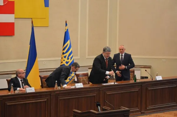 Порошенко розповів, хто на Волині може «получити по руках» (фото) 