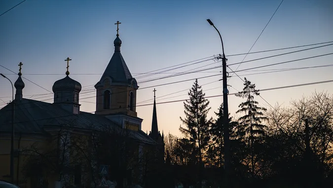 Трохи сонця, кольорів і тепла: листопад на вулицях Луцька (фото)