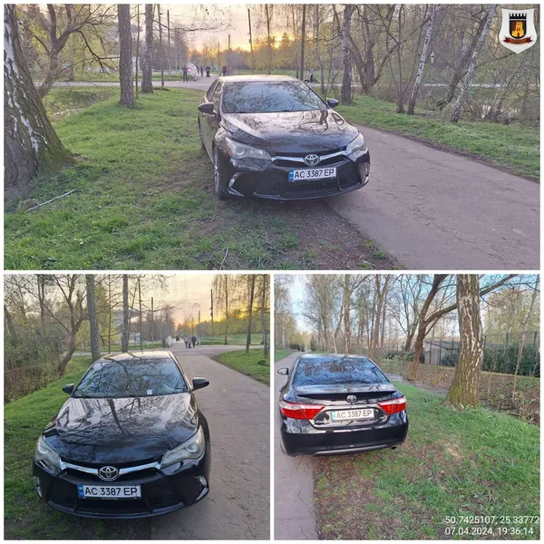 У луцькому парку водії позалишали свої автівки посеред газонів (фото)