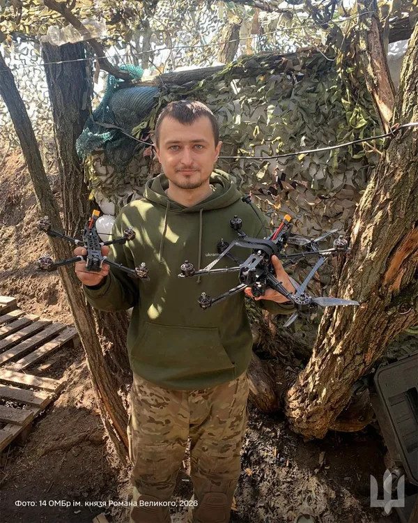 Сліди на снігу видали ДРГ, а у бійниці оселився ручний бабак: незвичні будні захисника з волинської бригади (фото)