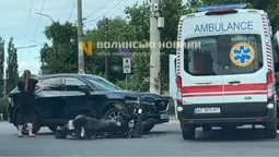 У Луцьку – ДТП за участю мотоцикла та легковика (фото)