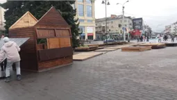 Центр Луцька почали чепурити до свят (фото)