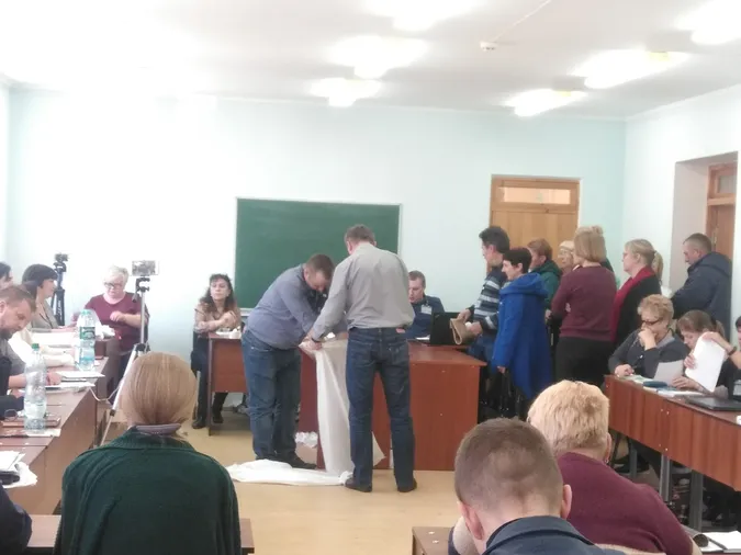 На Волині дві окружні комісії заплуталися у протоколах