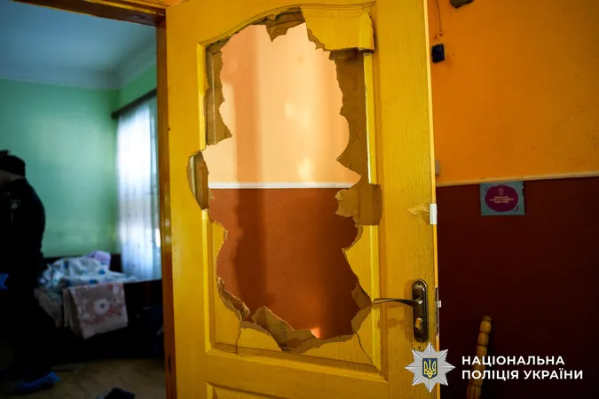 Кривава трагедія: на Рівненщині 72-річний чоловік зарубав п'ятьох людей (фото)