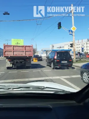 У Луцьку на Дубнівській «мерс» врізався у «фольксваген» (фото)