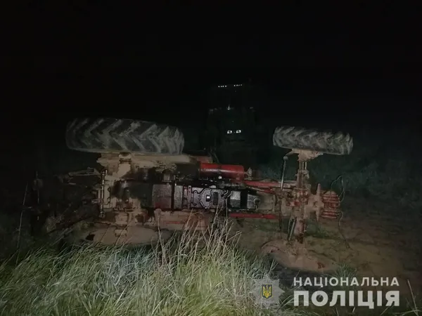 На Волині перекинувся трактор: у 55-річного чоловіка – численні переломи (фото, відео)