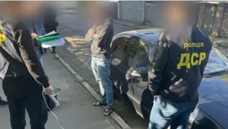 У Луцьку затримали керівника осередку проросійської партії, який вивозив чоловіків за кордон (відео)