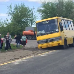На трасі Луцьк-Рівне маршрутка «провалилася» під землю