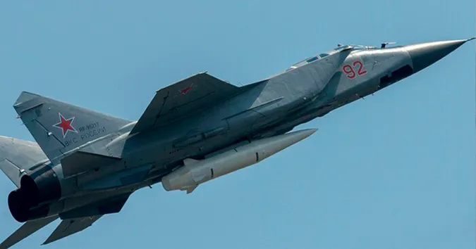 У Білорусь прилетіли три носії «Кинджалів» – російські МіГ-31К
