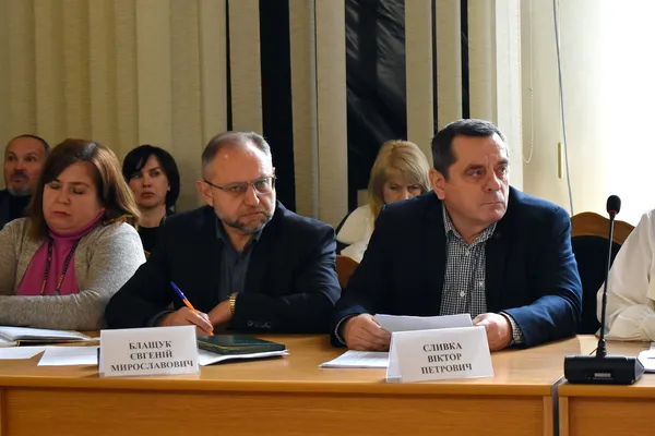 Укриття, система оповіщення та «тривожні кнопки» у закладах освіти: голова ОДА Іван Рудницький провів велику нараду