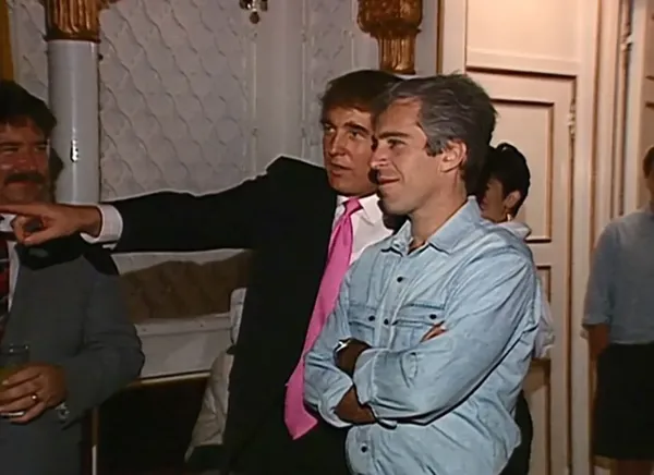 Трамп та Епштейн на вечірці у Мар-а-Лаго, 1992 рік / Фото: Скриншот NBC News