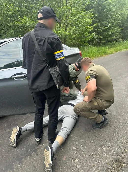 Напали на правоохоронців: на Волині затримали організаторів виїзду військовозобов'язаних за кордон (фото)