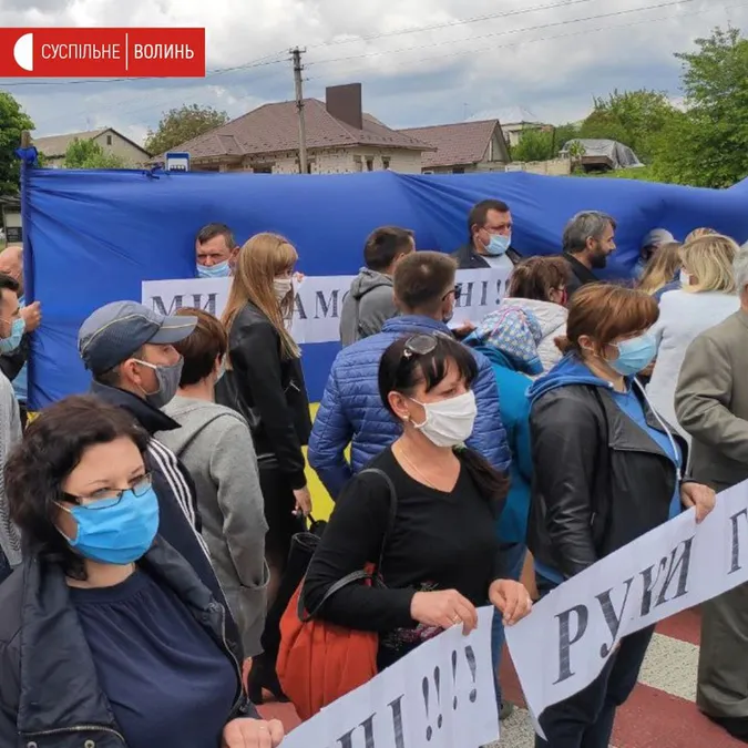 Жителі Заборольської ОТГ перекрили дорогу, бо не хочуть приєднуватися до Луцька